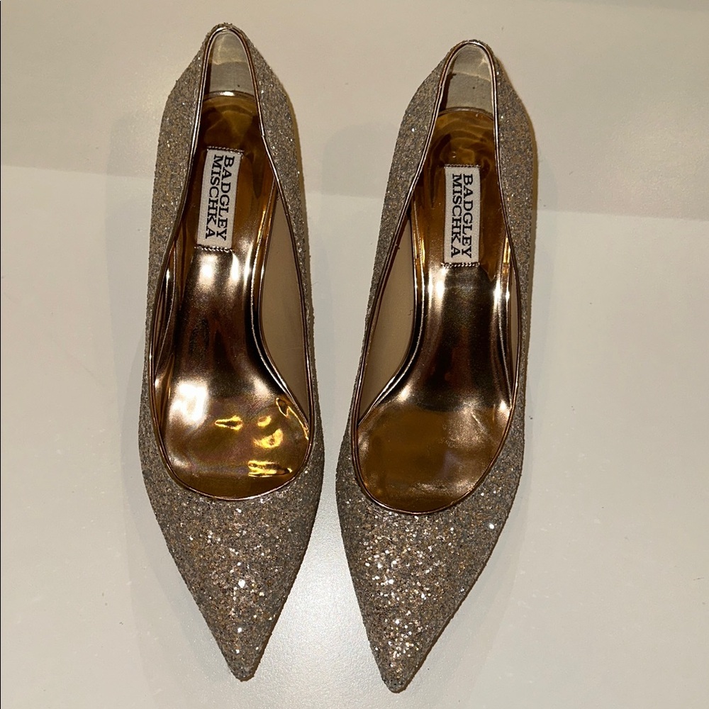 New Badgley Mischka Glamorous Madison ll Glitter kitten Heel. Size 8W.